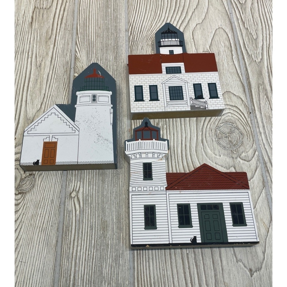 The Cats Meow Village West Coast Lighthouse Series 1994 Set of 3 Wood Decor